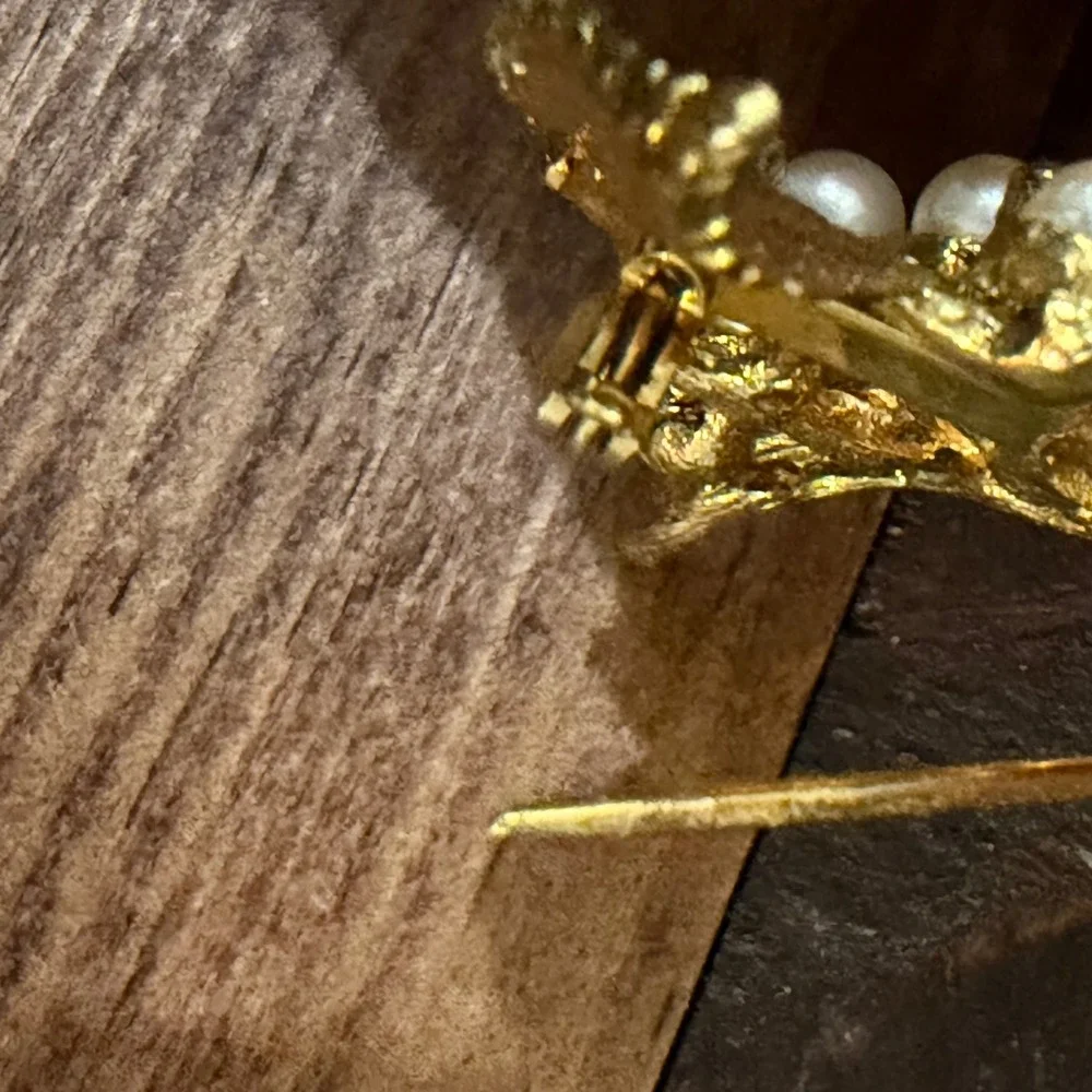 Vintage LJM Gold Tone Faux Pearl Rhinestone Cluster Leaf Brooch Pin Botanical